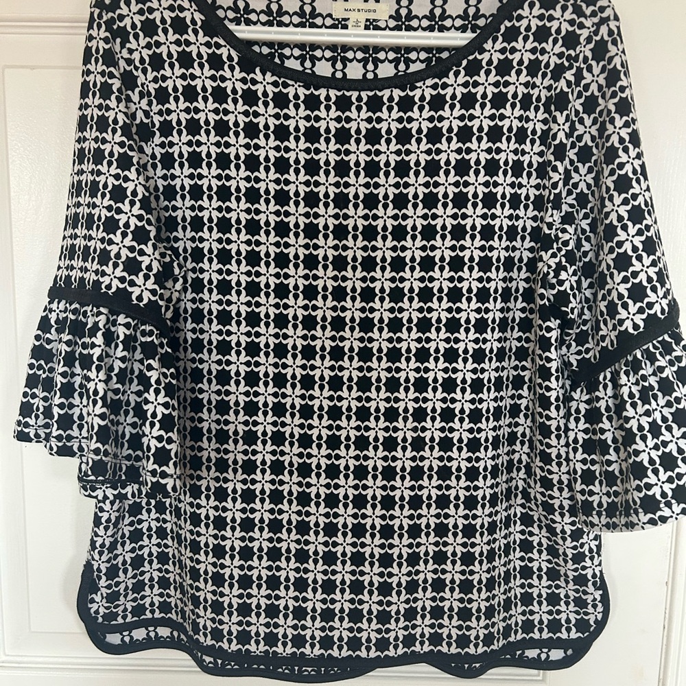 Max Studio Black and White Geometric Blouse
